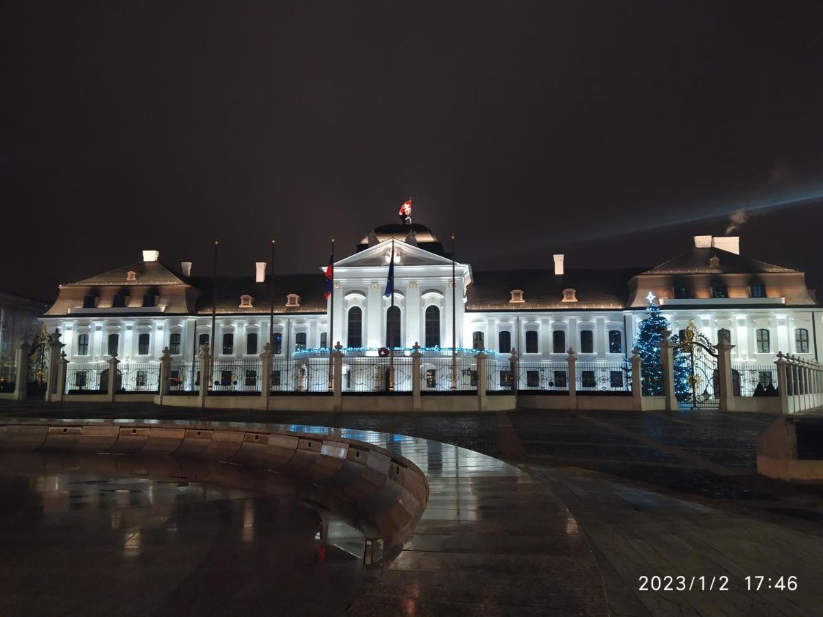 Krasny Byt S Vyhladmi V Historickom Centre براتسيلافا المظهر الخارجي الصورة